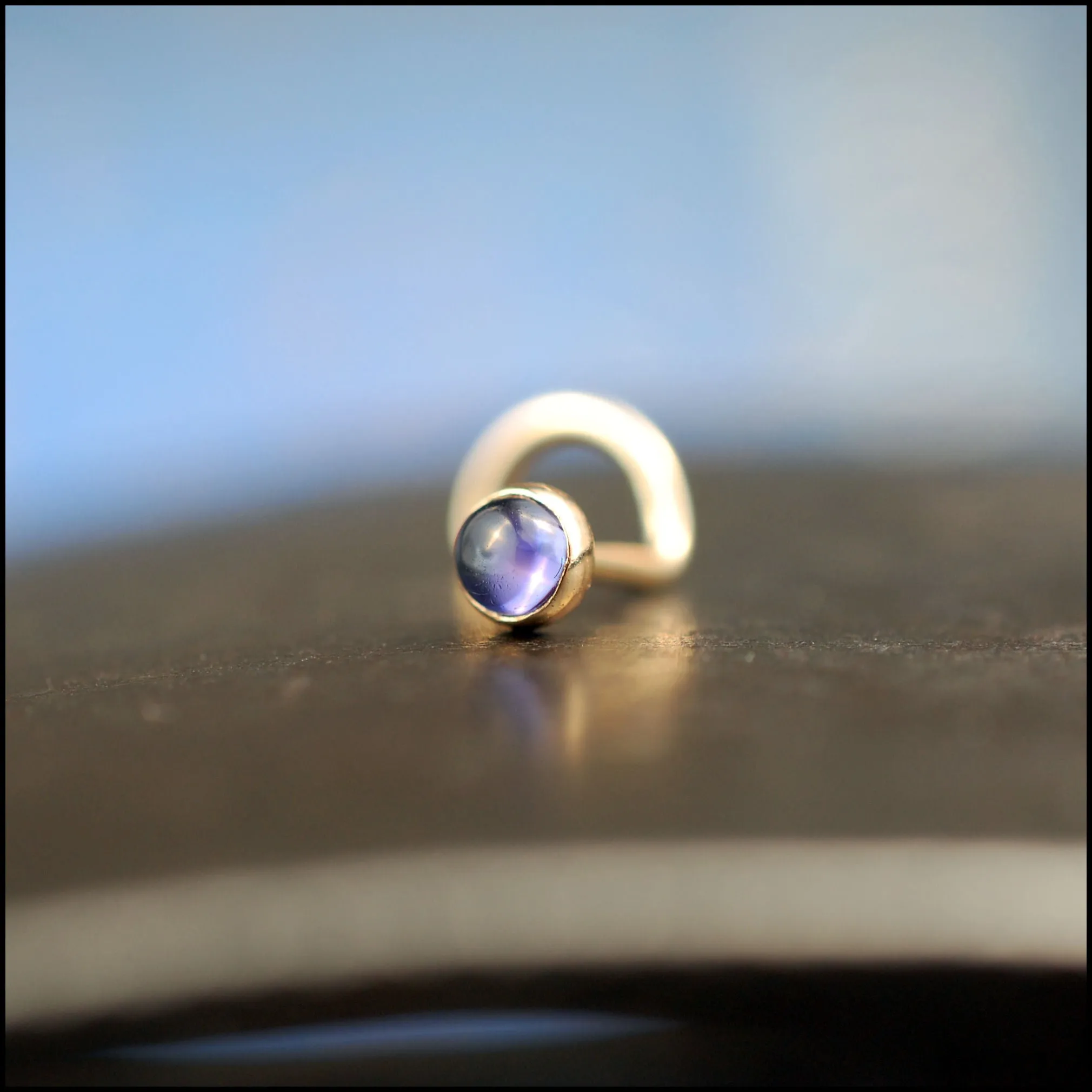 Iolite in Gold Nose Stud