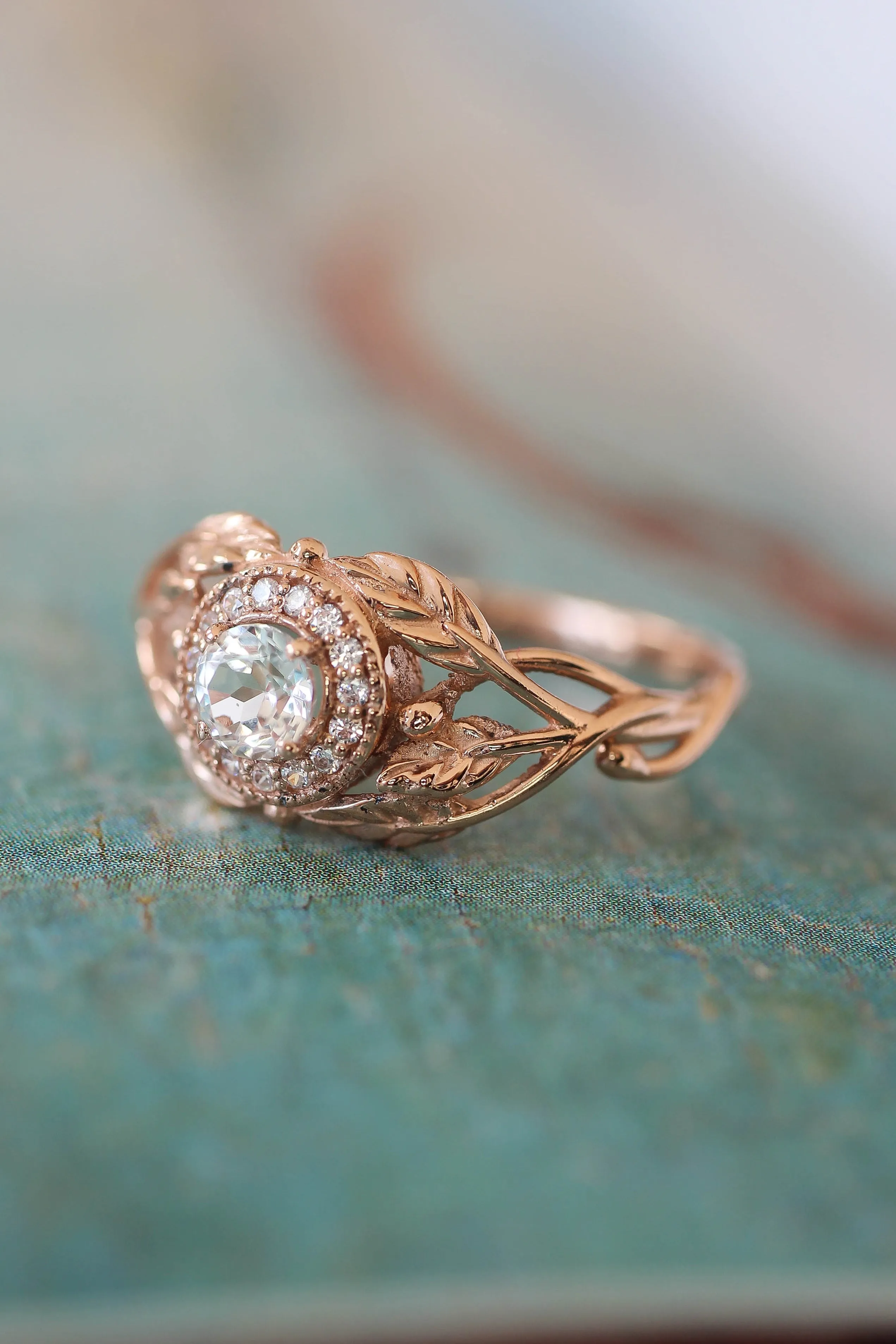 Leaf engagement ring with natural diamonds / Tilia halo