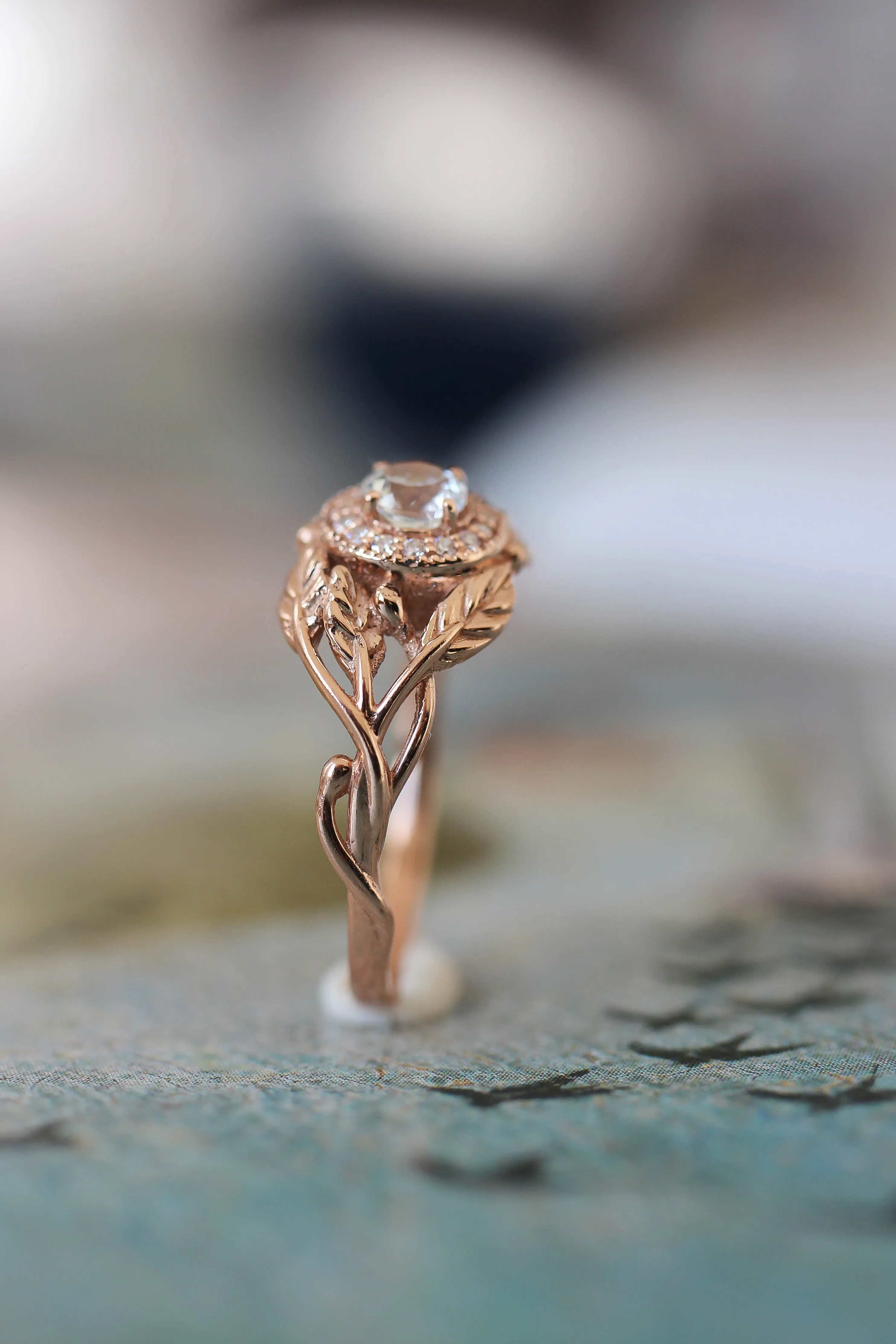 Leaf engagement ring with natural diamonds / Tilia halo