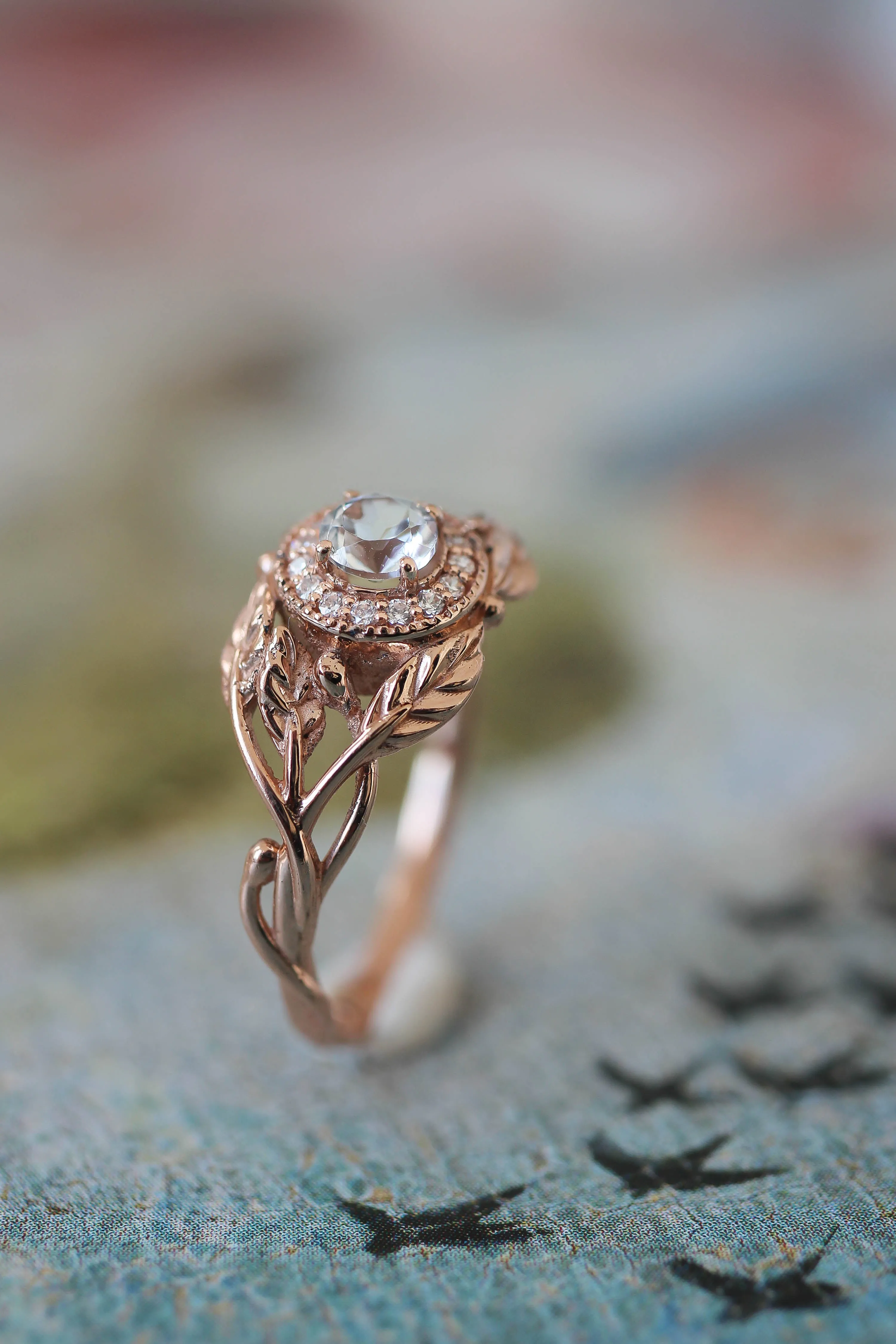 Leaf engagement ring with natural diamonds / Tilia halo