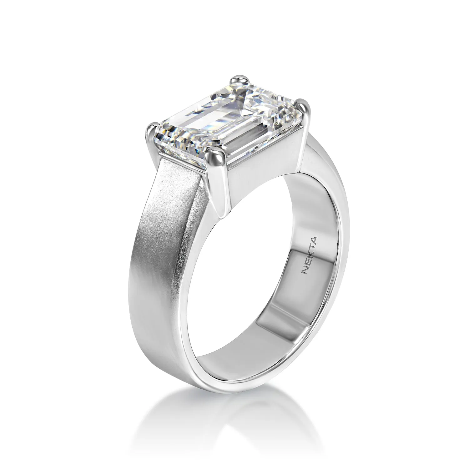 Leokadia 7 Carat F VS1 Emerald Cut Diamond Solitaire Engagement Ring in Platinum