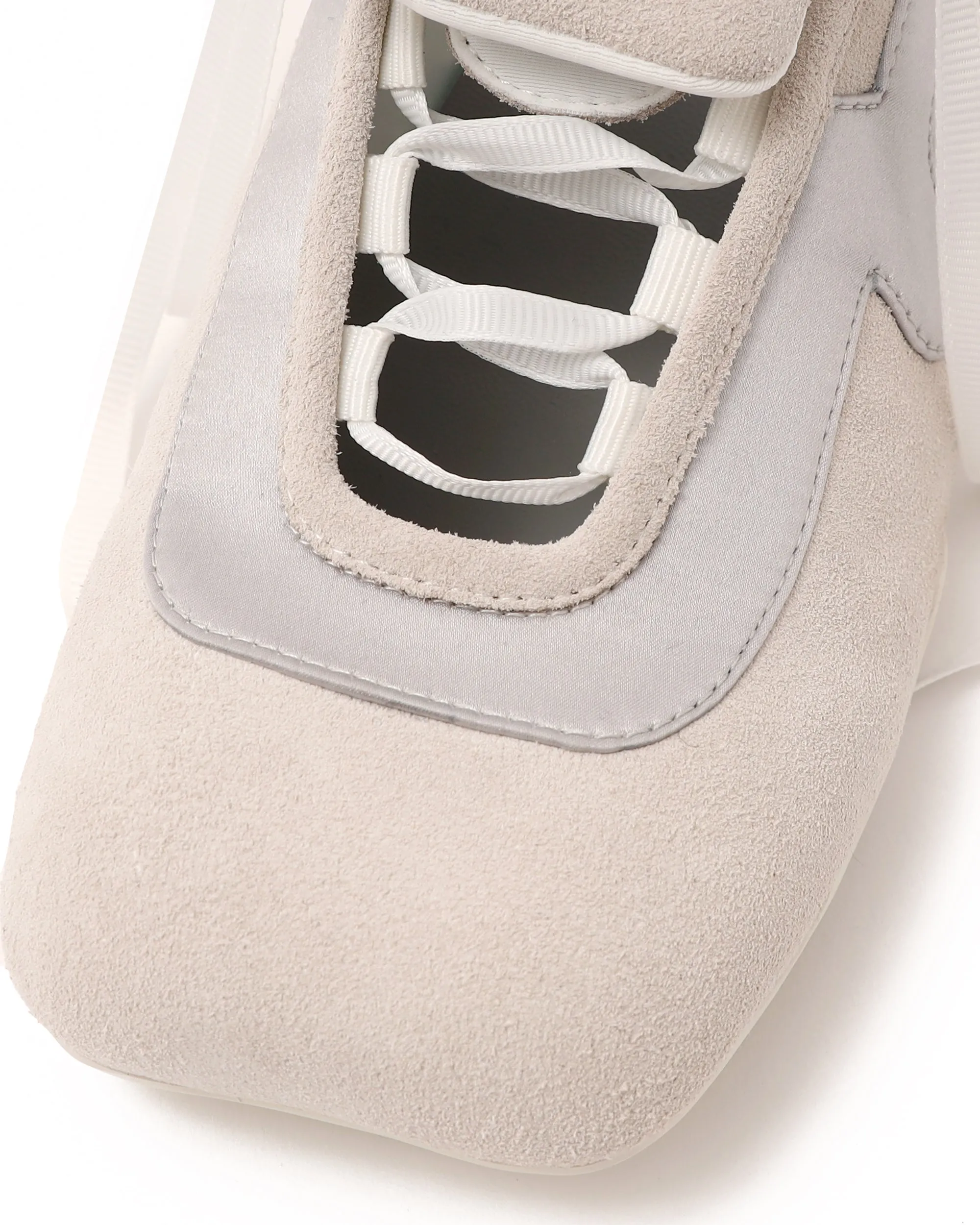 <b>GRAPE</b><br>Grey Retro Strappy Tongue Sneakers