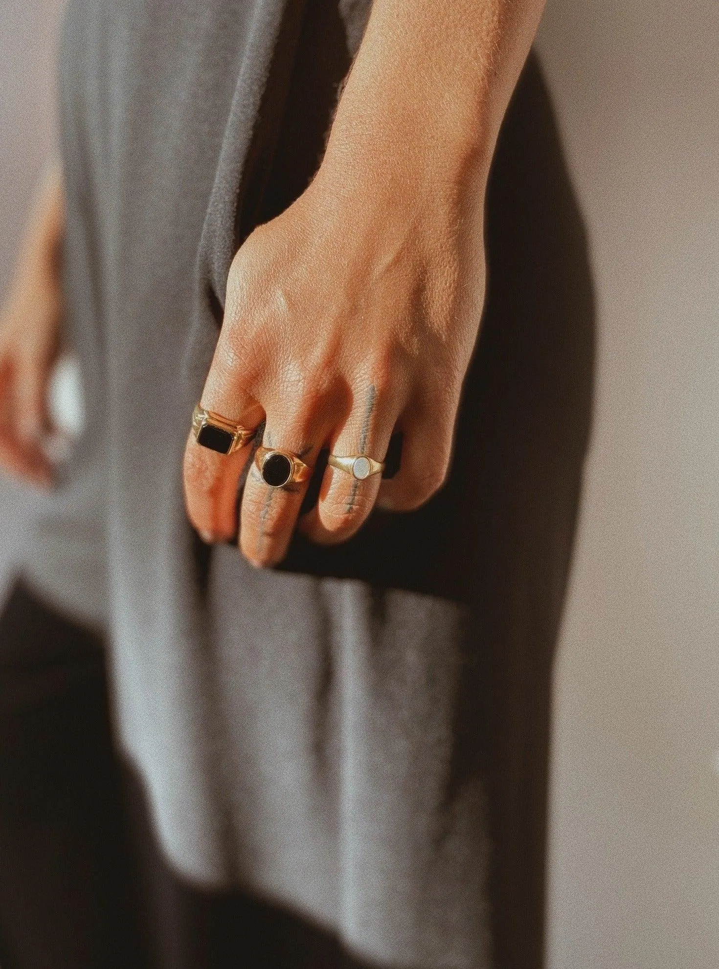 Mel Mini Signet Ring