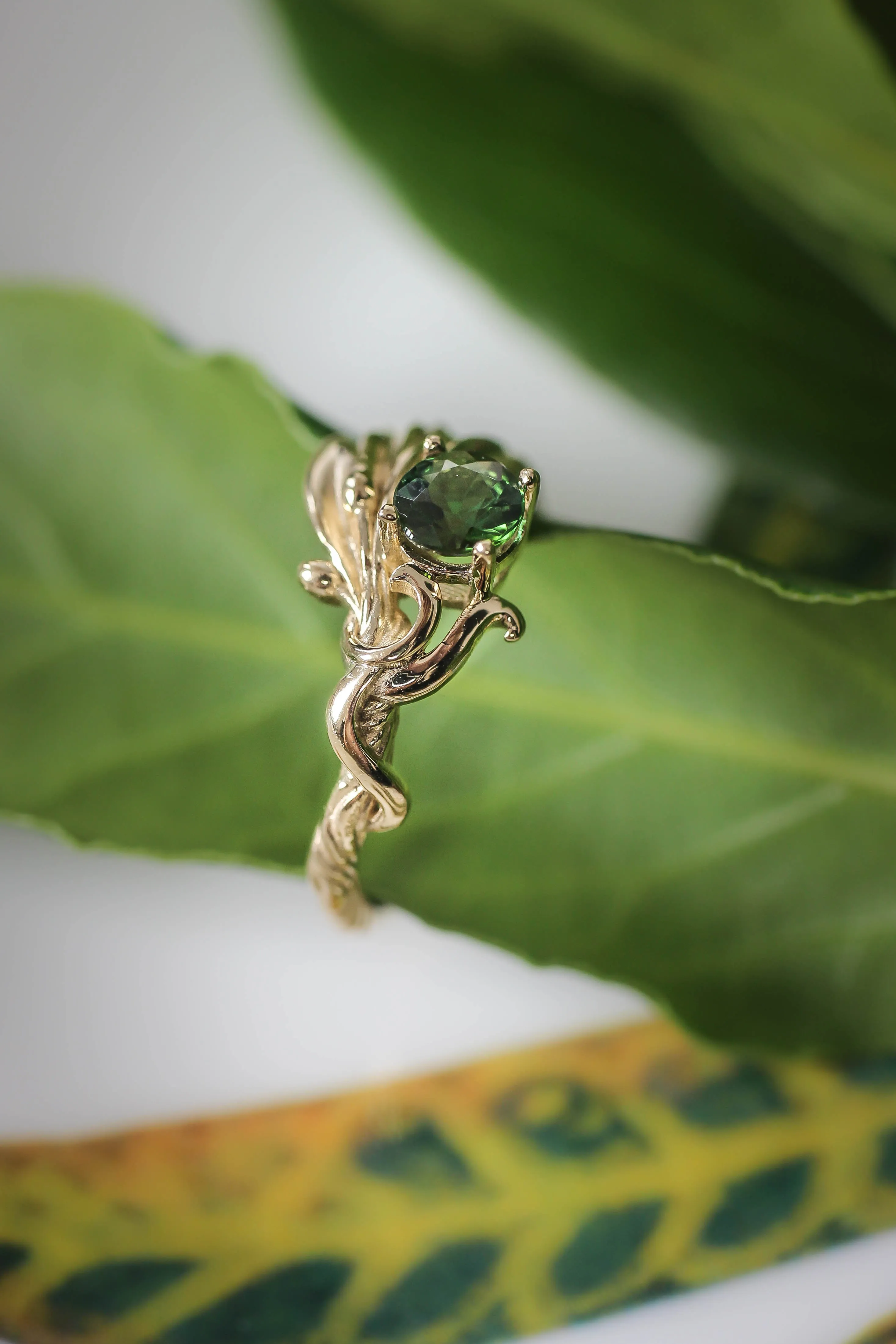 Olive branch ring with ribbon and green tourmaline / Olivia