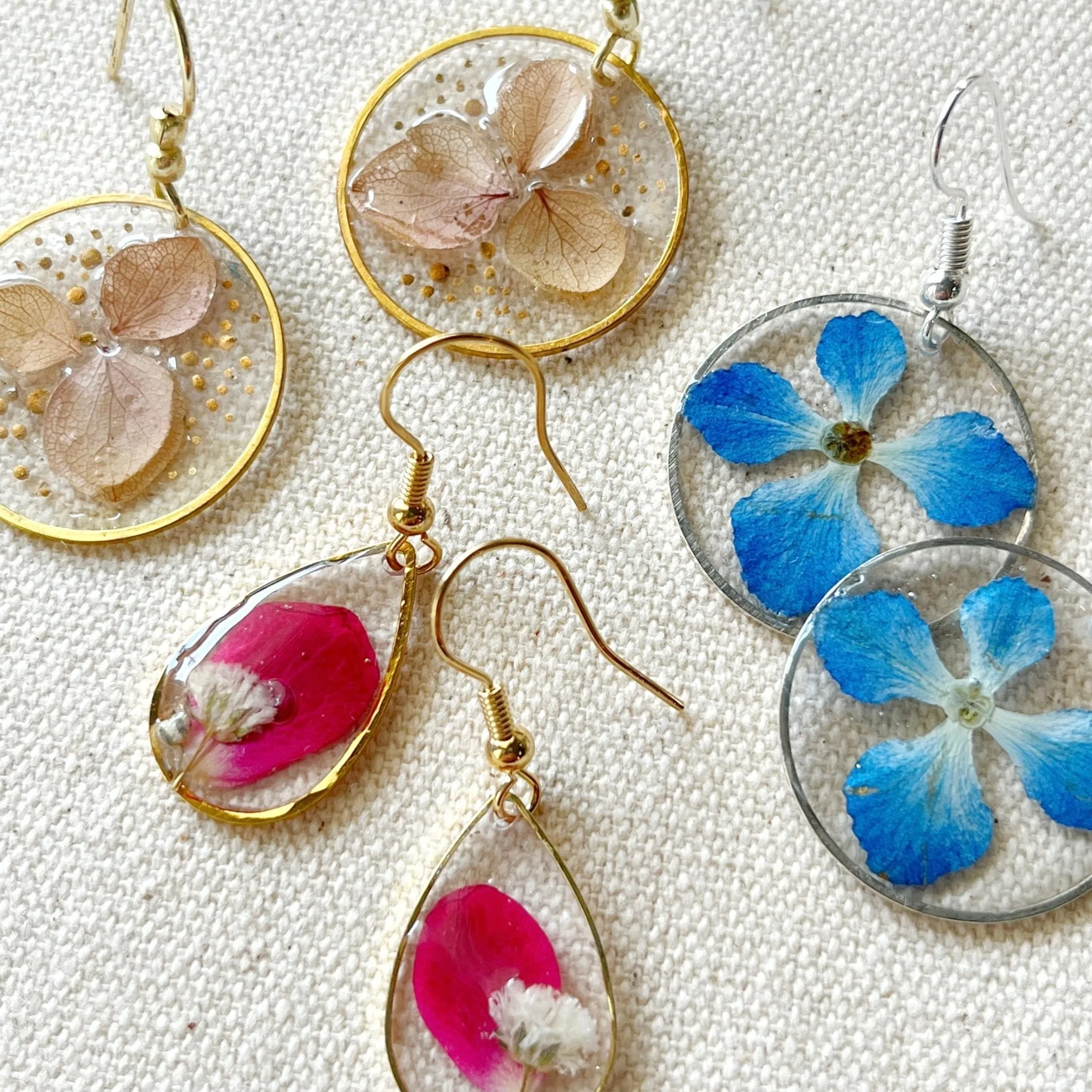 Resin Jewelry with Pressed Flowers Workshop