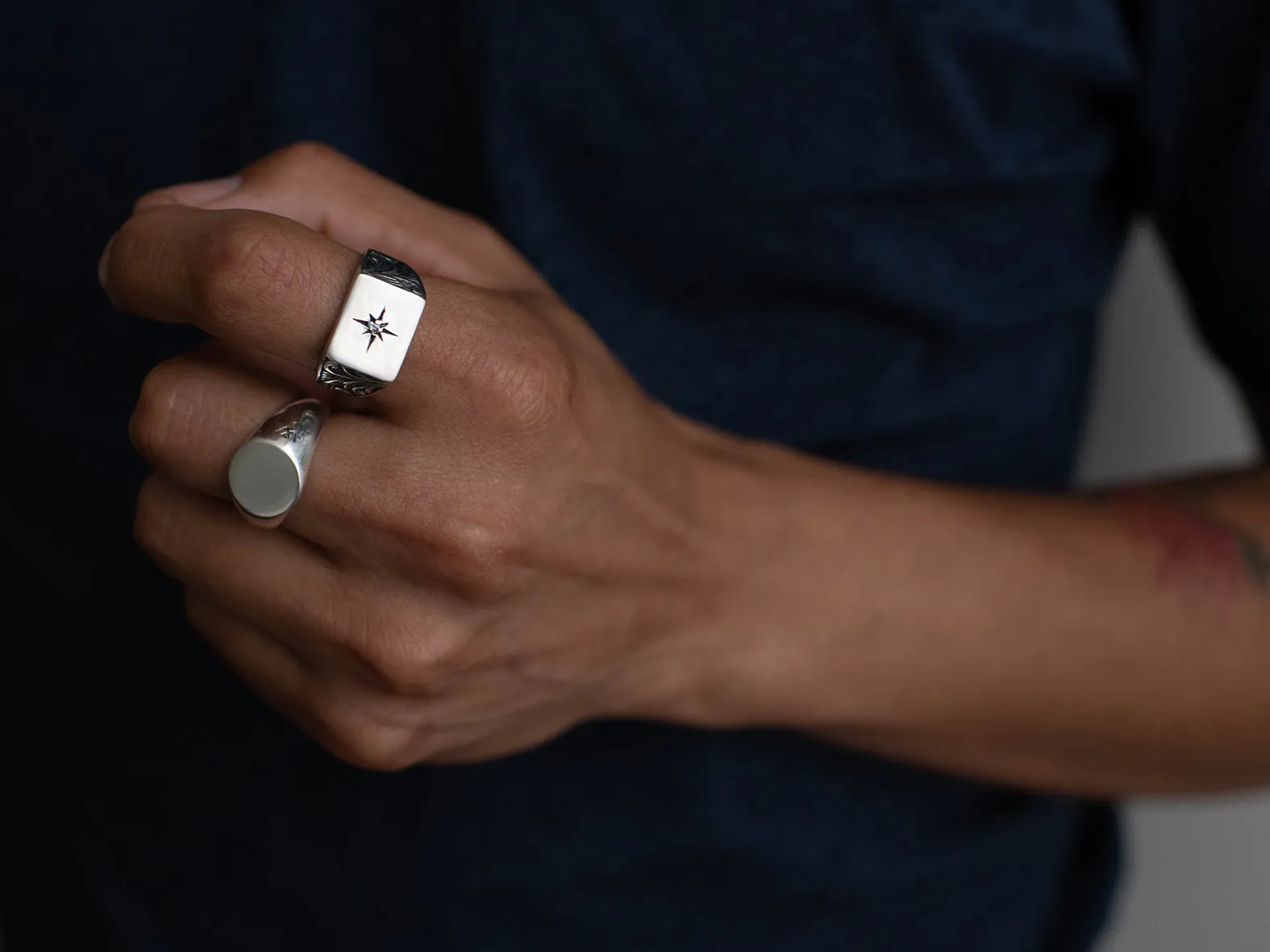 Round Signet Ring. 925 SILVER