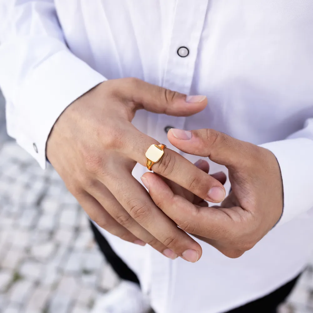 Square Smooth Signet Ring - Gold